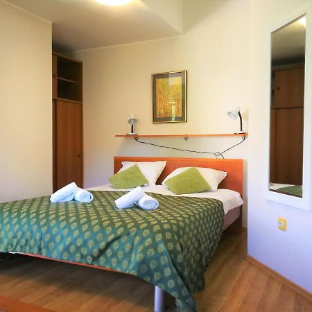 Apartments Bilic With Garden & Swimming Pool - 50M From The Beach Pjescana Uvala Eksteriør billede