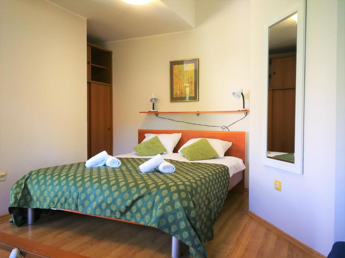 Apartments Bilic With Garden & Swimming Pool - 50M From The Beach Pjescana Uvala Eksteriør billede