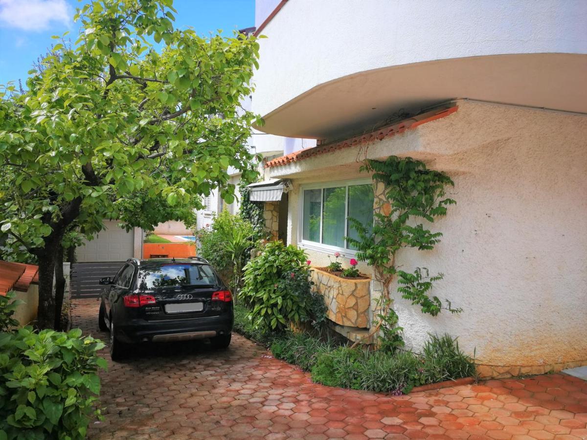 Apartments Bilic With Garden & Swimming Pool - 50M From The Beach Pjescana Uvala Eksteriør billede