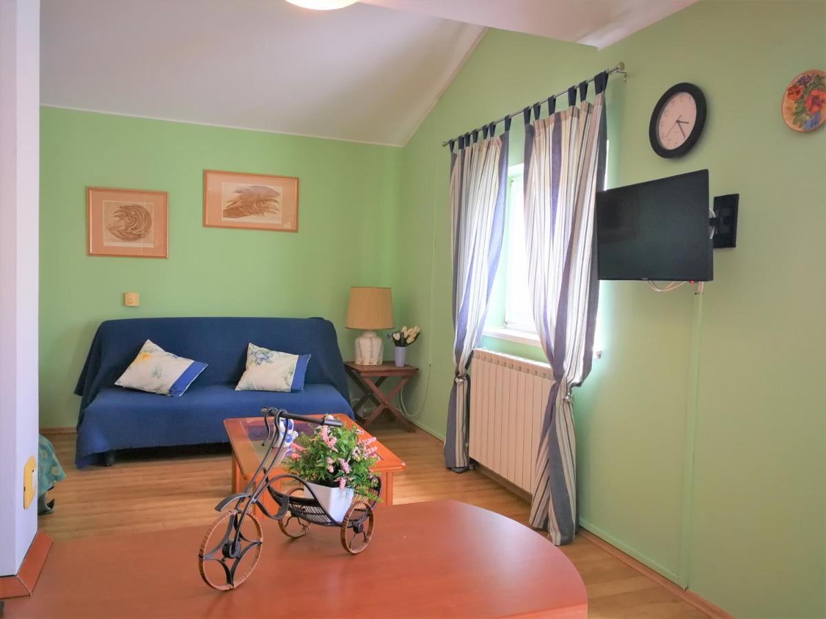 Apartments Bilic With Garden & Swimming Pool - 50M From The Beach Pjescana Uvala Eksteriør billede