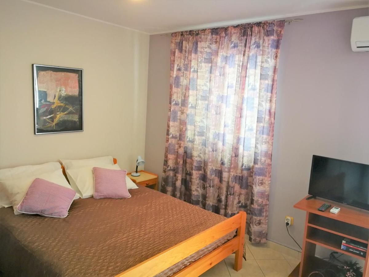 Apartments Bilic With Garden & Swimming Pool - 50M From The Beach Pjescana Uvala Eksteriør billede