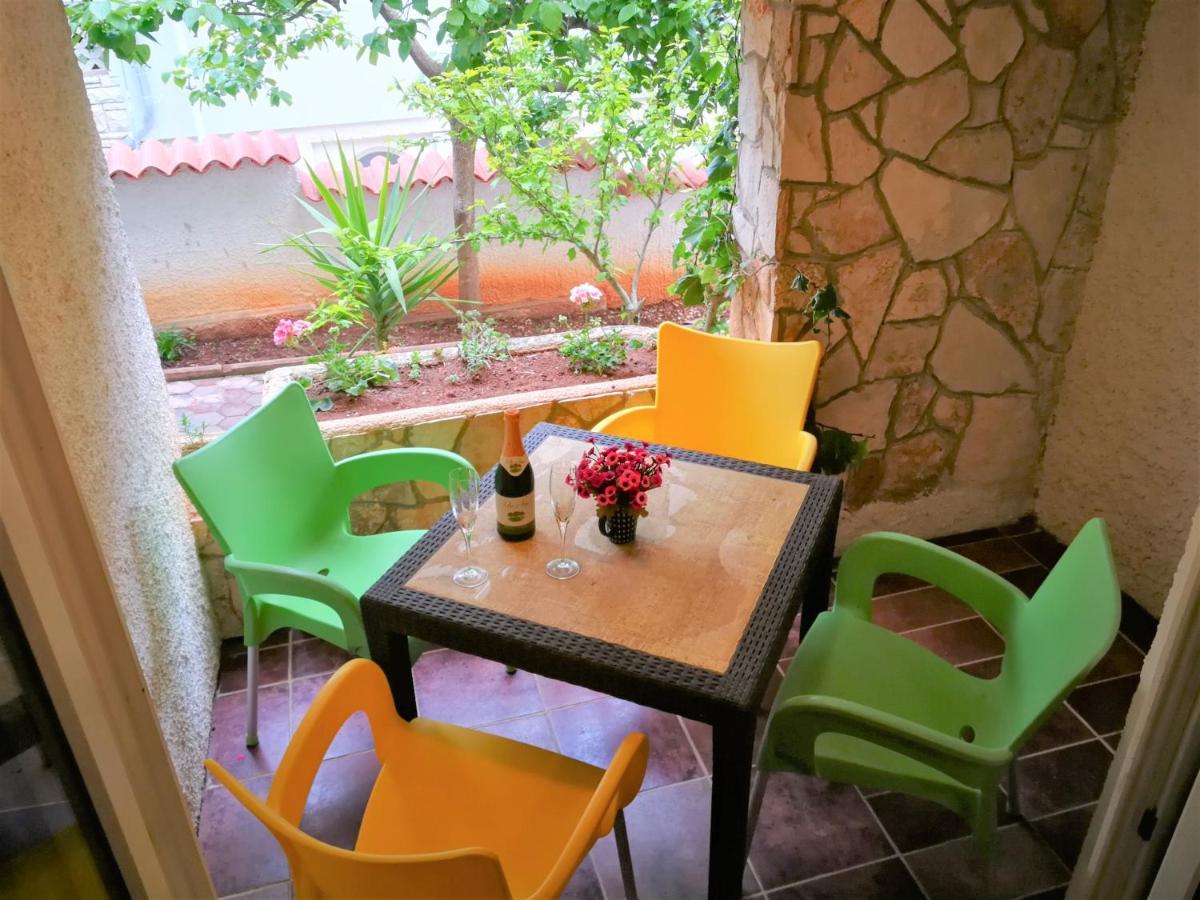 Apartments Bilic With Garden & Swimming Pool - 50M From The Beach Pjescana Uvala Eksteriør billede